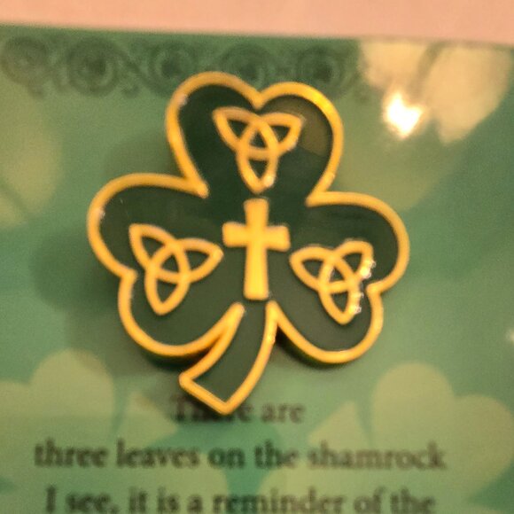 Celtic Three-Leaf Shamrock with Cross Lapel Pin New - Picture 2 of 3